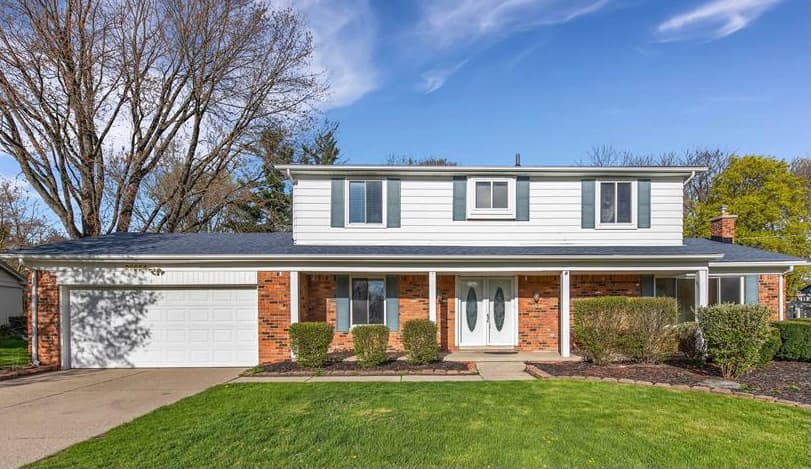 Colonial home sold in Farmington Hills, MI for $407,000