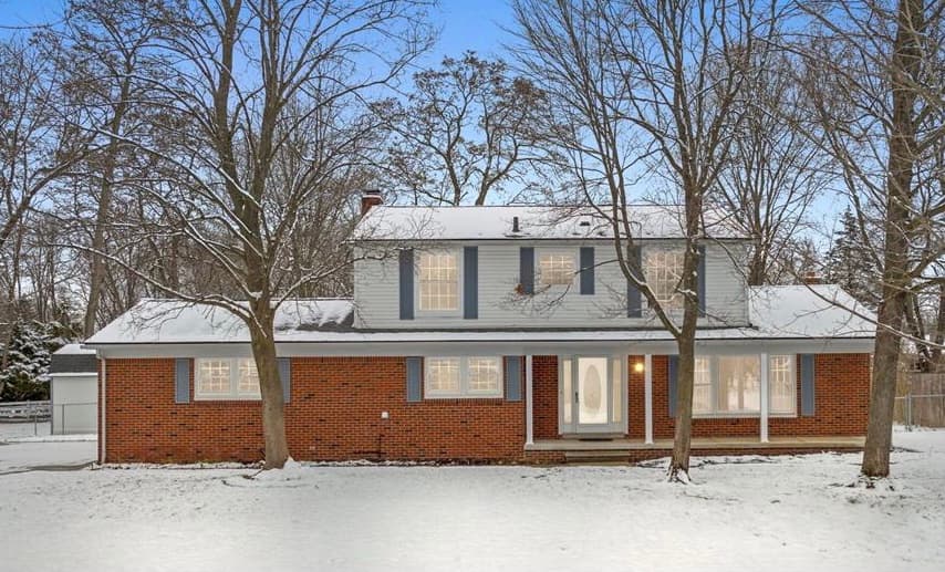 Colonial home sold in Shelby Township, MI for $369,000