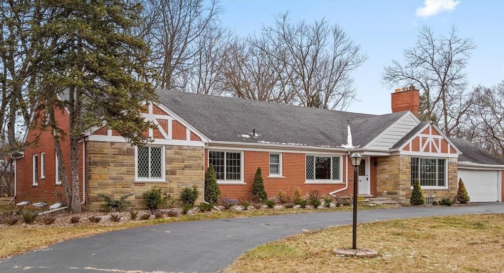 Sprawling ranch sold in Lathrup Village, MI for $385,000